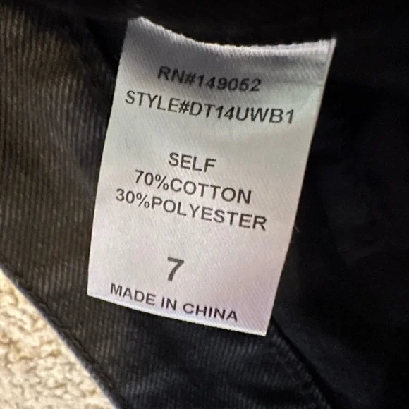 Fashion Nova Black Flare Cargo Jeans - Picture 4 of 8